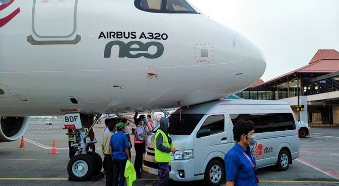 Ground incident - A Shuttle bus crashed into a 1.2 years old  Batik Air  Airbus A 320 NEO aircraft, that was parked on the gate.